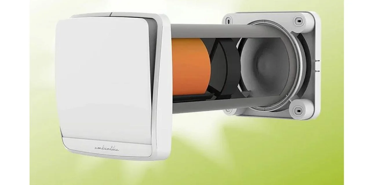 Abbildung des aktuellen Topsellers unter den dezentralen Lüftungsanlagen, dem Ambientika Wireless+ Komplettset von Südwind, einschließlich Lüftungsgerät und Einbaurohr mit integriertem Wärmespeicher